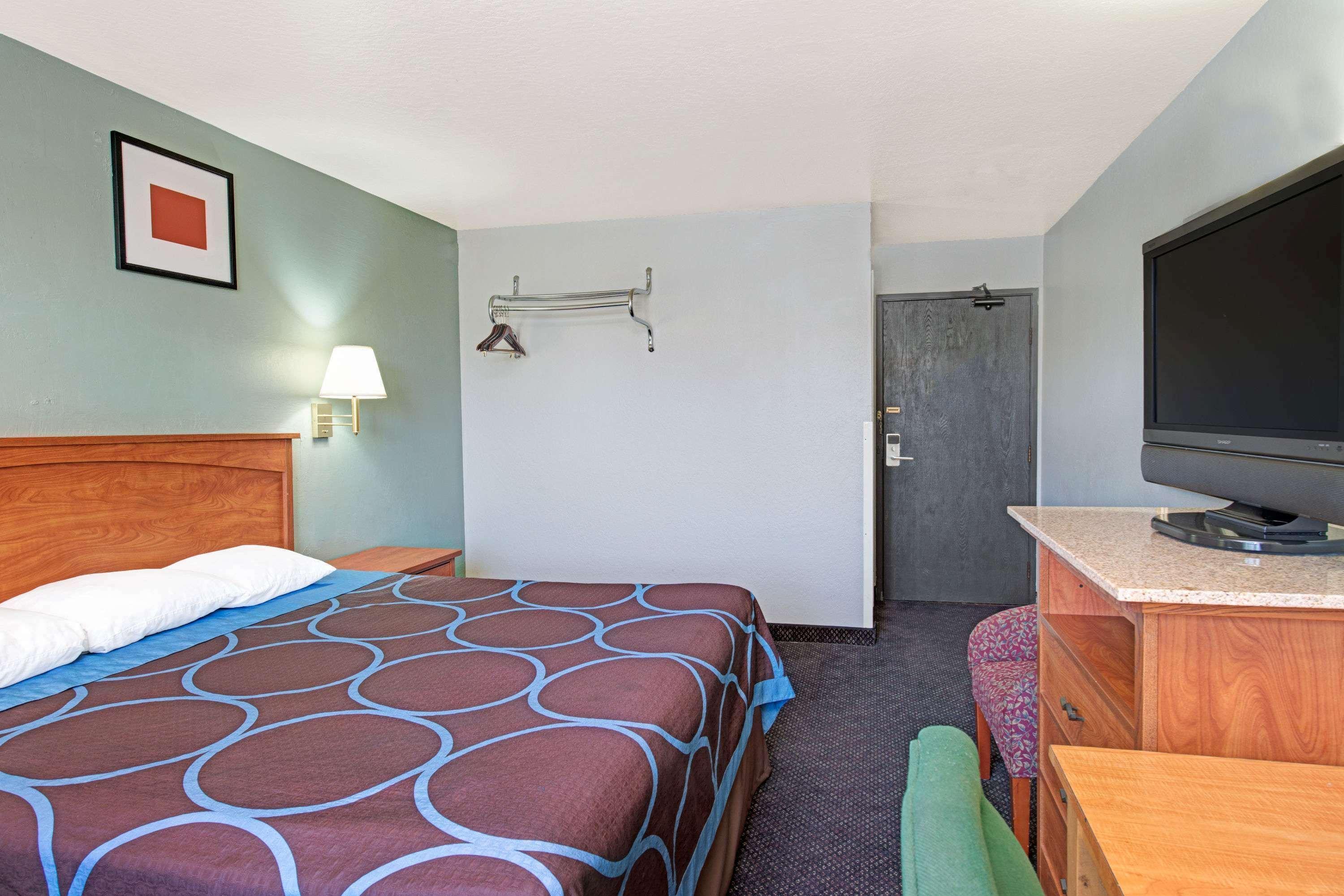 Super 8 By Wyndham Sacramento/Florin Rd Hotel Freeport Bagian luar foto