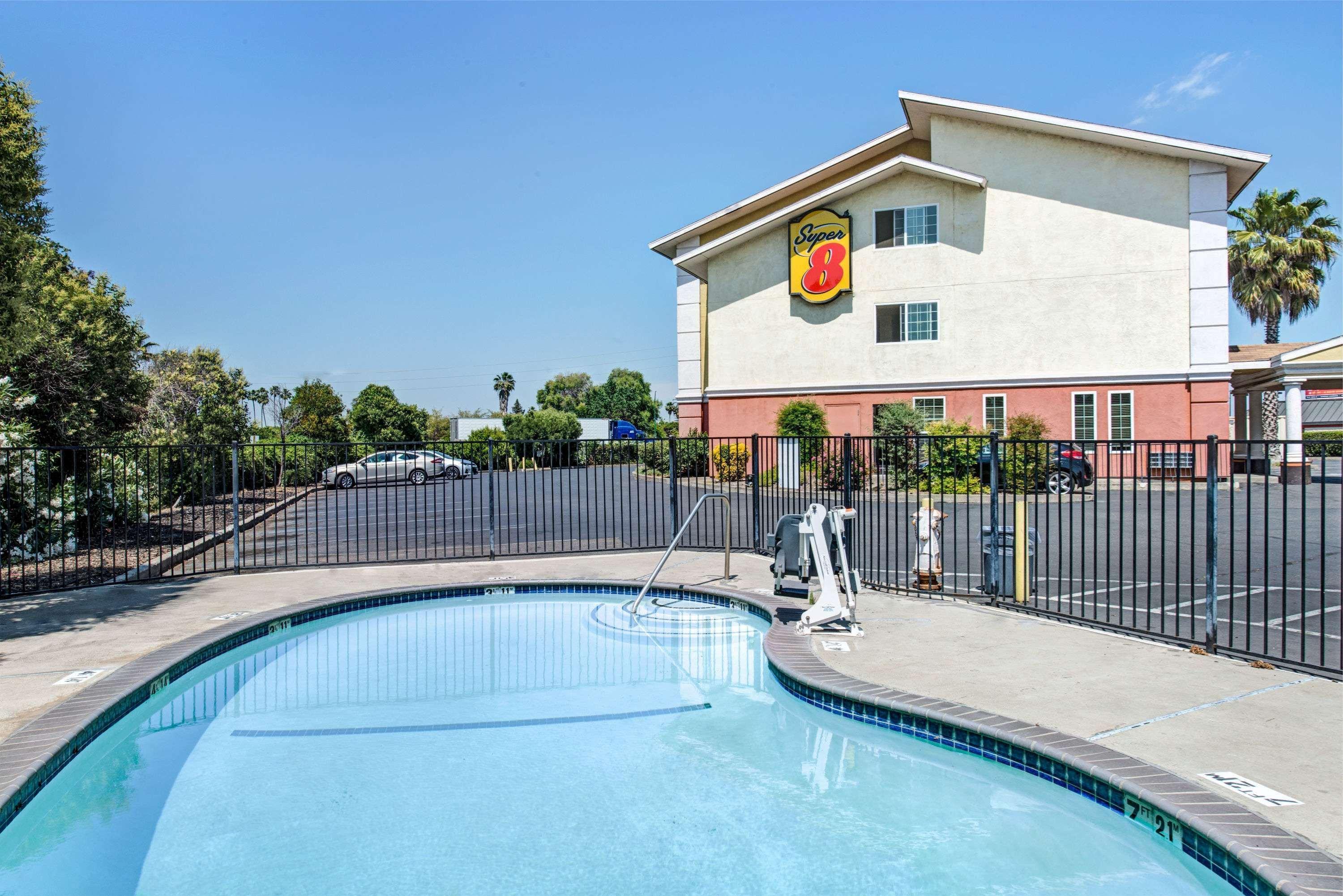 Super 8 By Wyndham Sacramento/Florin Rd Hotel Freeport Bagian luar foto