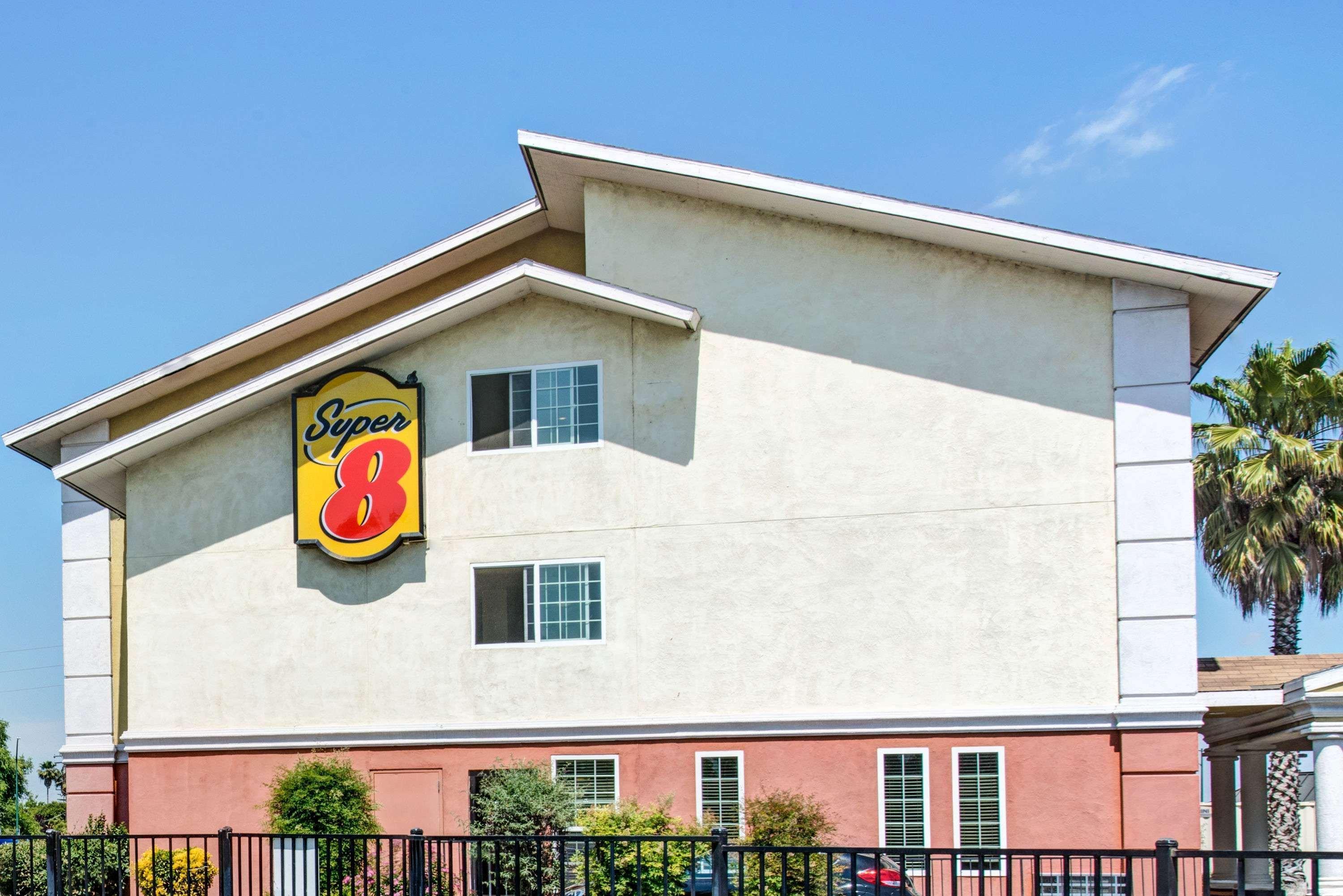 Super 8 By Wyndham Sacramento/Florin Rd Hotel Freeport Bagian luar foto
