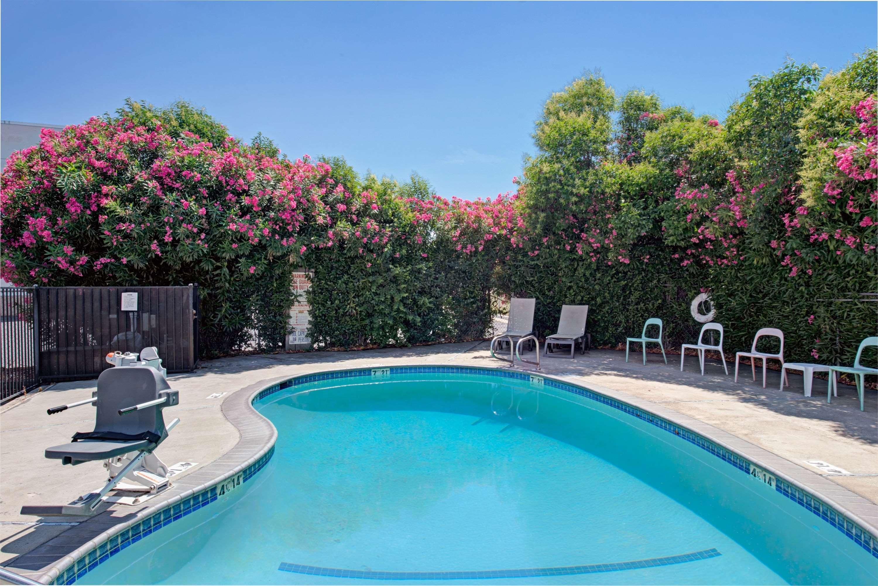 Super 8 By Wyndham Sacramento/Florin Rd Hotel Freeport Bagian luar foto