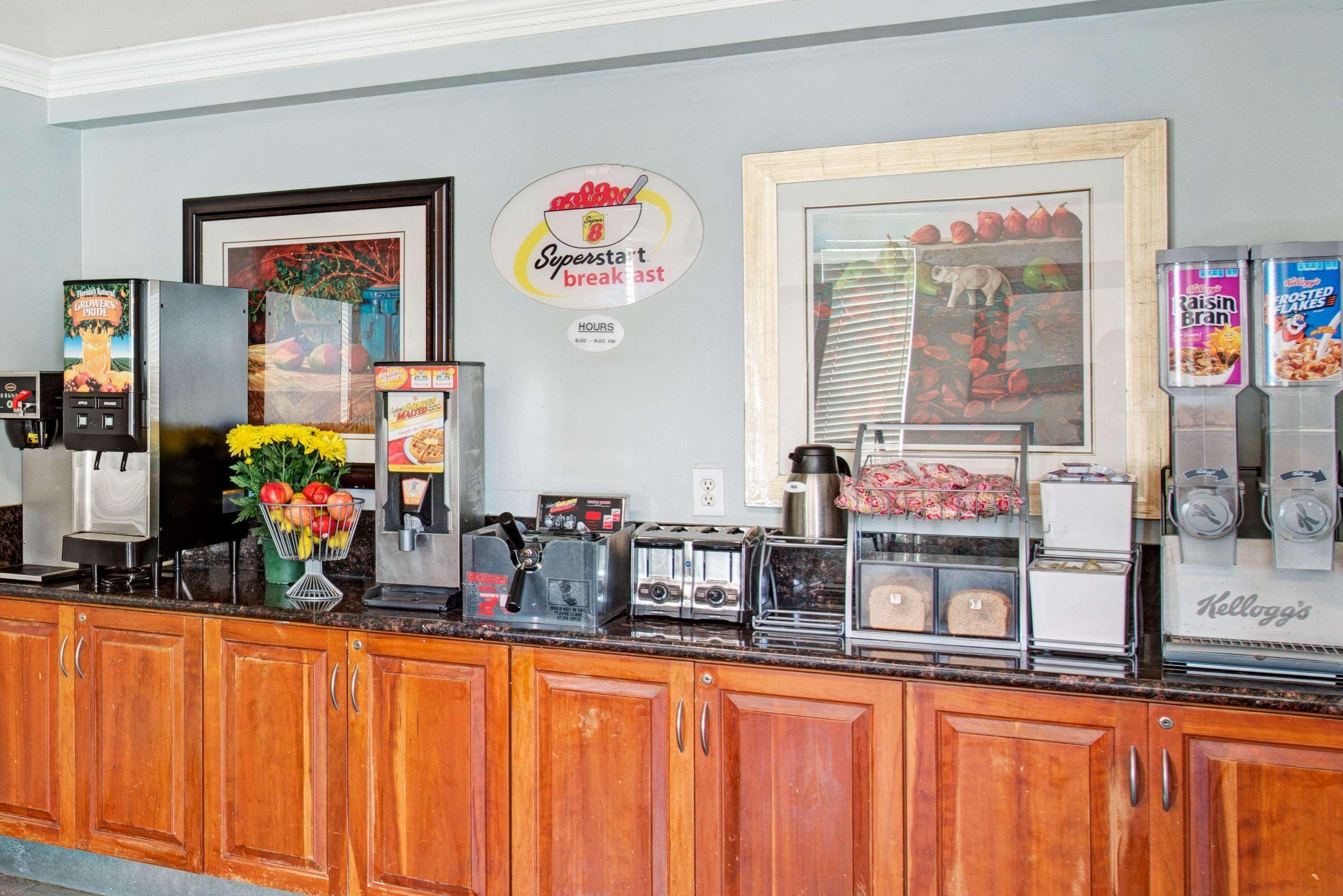 Super 8 By Wyndham Sacramento/Florin Rd Hotel Freeport Bagian luar foto