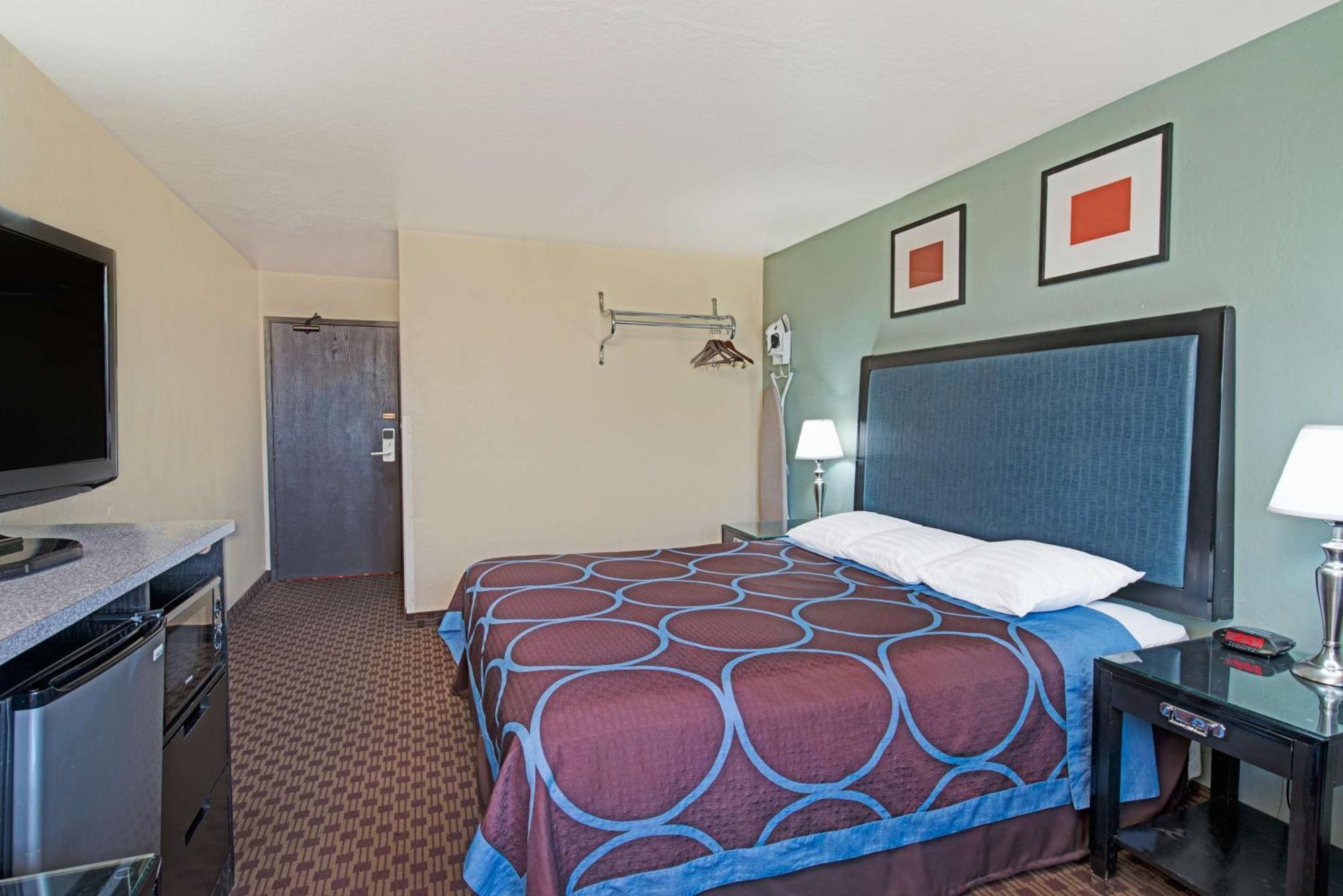 Super 8 By Wyndham Sacramento/Florin Rd Hotel Freeport Bagian luar foto