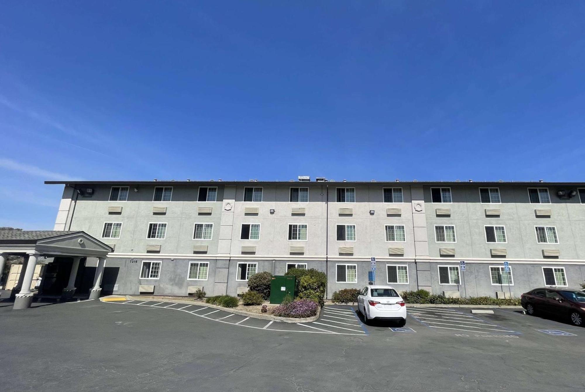 Super 8 By Wyndham Sacramento/Florin Rd Hotel Freeport Bagian luar foto