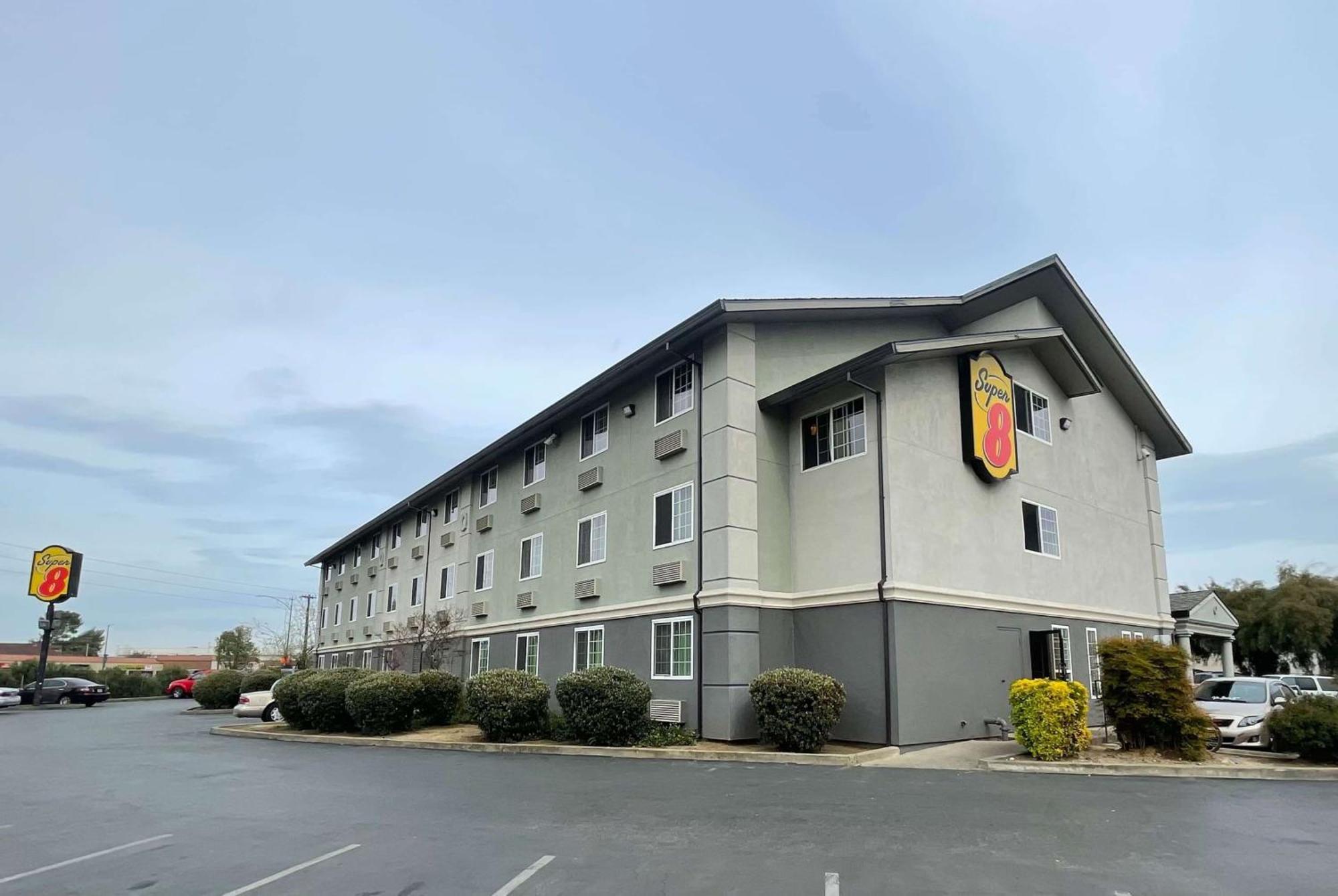 Super 8 By Wyndham Sacramento/Florin Rd Hotel Freeport Bagian luar foto