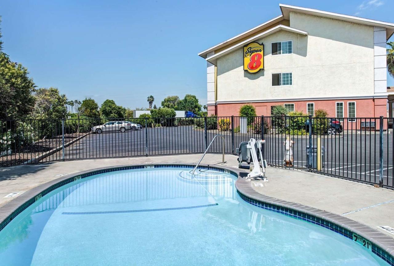 Super 8 By Wyndham Sacramento/Florin Rd Hotel Freeport Bagian luar foto